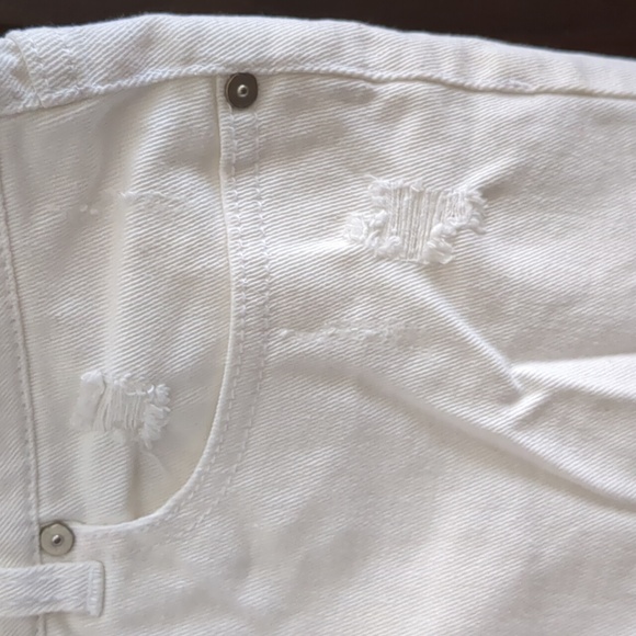 Shorts - Picture 3 of 5